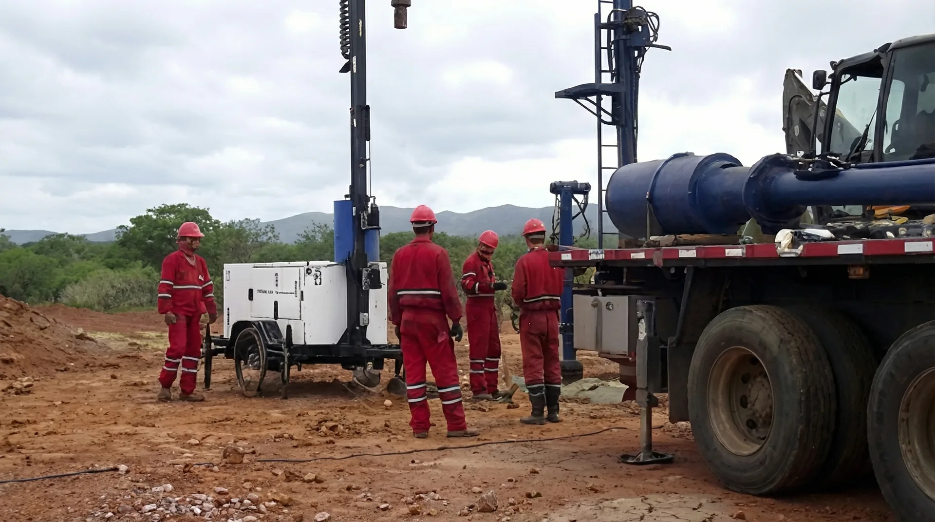 Equipo de ingeniería PROINTECA en campo